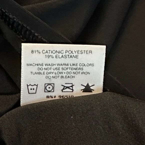 Under Armour Men’s Black Long Sleeve Compression Shirt - Picture 7 of 9